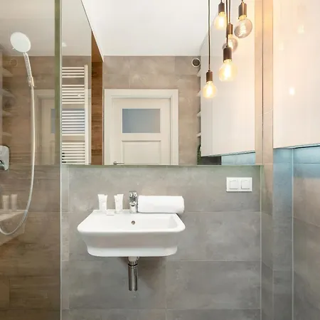 Przytulny I Nowoczesny Z Miejscem Parkingowym W Katowicach By Renters Apartment