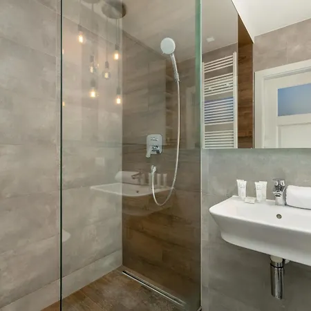 Przytulny I Nowoczesny Z Miejscem Parkingowym W Katowicach By Renters Apartment *