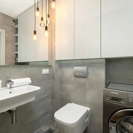 Przytulny I Nowoczesny Z Miejscem Parkingowym W Katowicach By Renters *