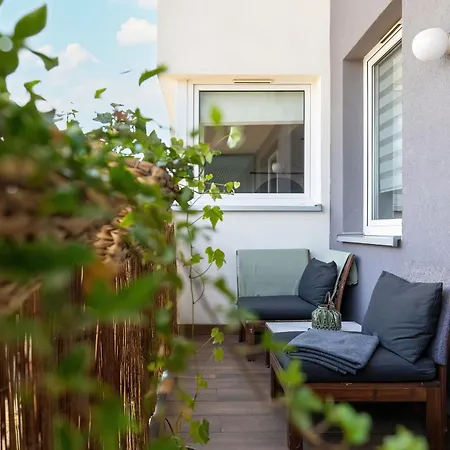 Apartment Przytulny I Nowoczesny Z Miejscem Parkingowym W Katowicach By Renters Kattowitz