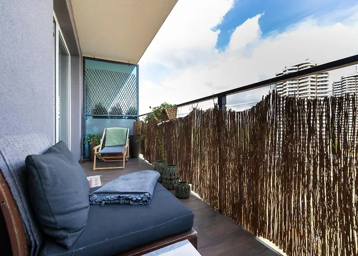 Przytulny I Nowoczesny Z Miejscem Parkingowym W Katowicach By Renters