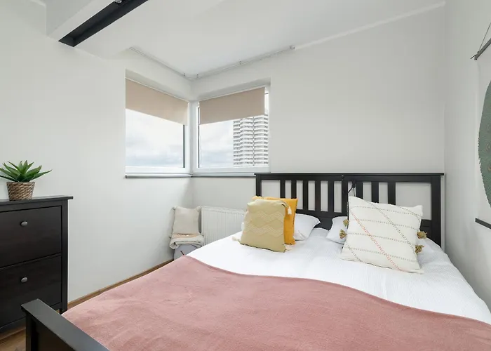 Przytulny I Nowoczesny Z Miejscem Parkingowym W Katowicach By Renters * Katowice