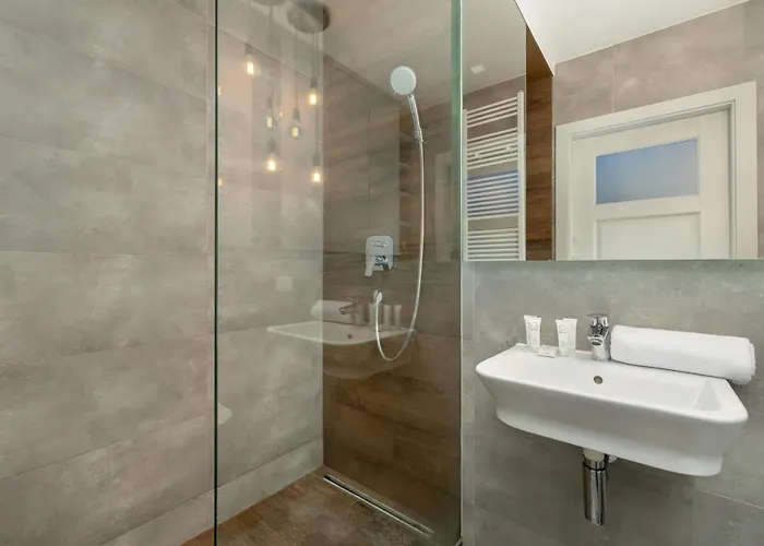 Przytulny I Nowoczesny Z Miejscem Parkingowym W Katowicach By Renters Appartement *